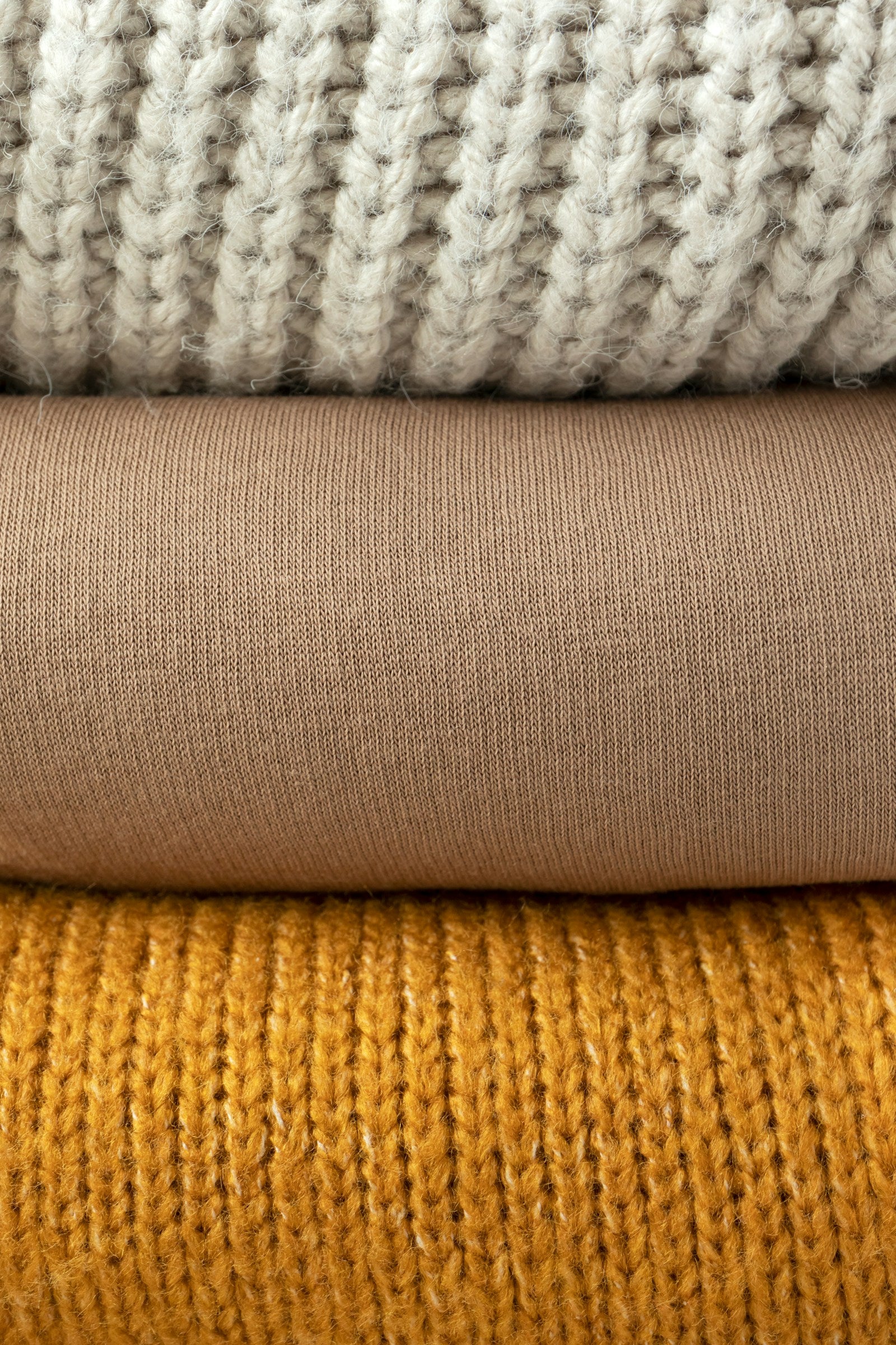 2x2 Rib Knit vs 1x1 Rib Knit: How to Choose the Right Ribbing for Cuffs, Neckbands & Waistbands