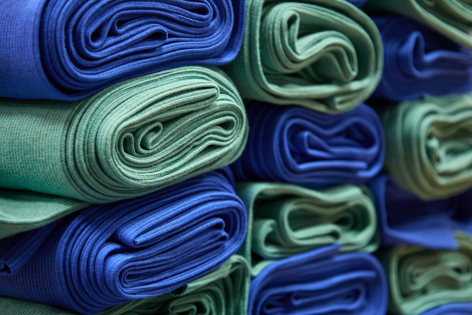 Interlock vs Jersey vs Single Jersey: Which Knit Fabric to Choose for Tops & Dresses